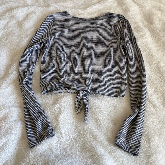 American Eagle size small soft and sexy grey longsleeve top - Picture 2 of 3
